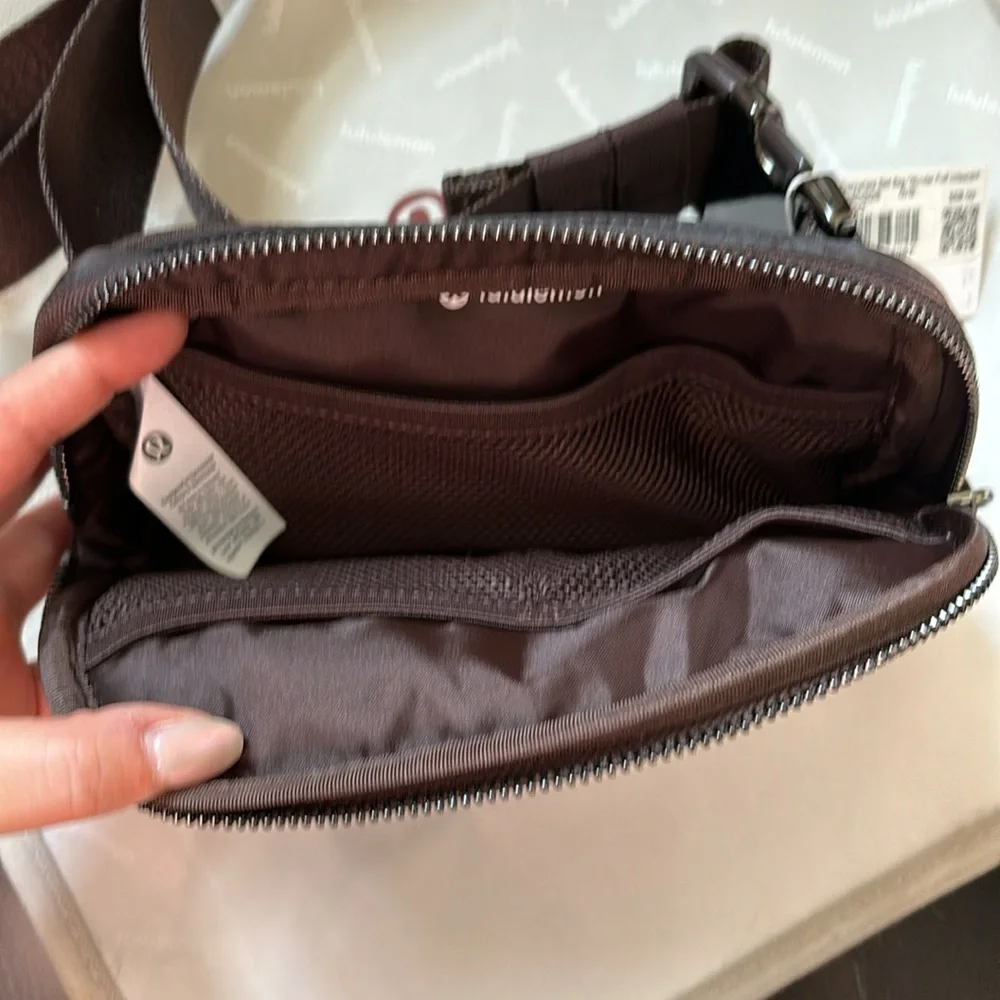 Lululemon EVERYWHERE BELT BAG WUNDERPUFF IRIDESCENT IN HEATHERED ESPRESS… - Picture 6 of 8